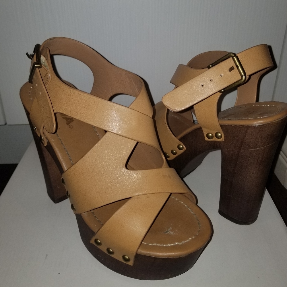 Shoes - Picture 3 of 4